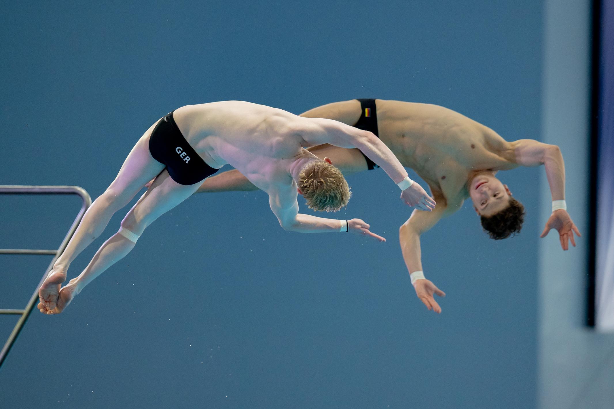 Jaden Eikermann und Luis Avila Sanchez im Synchronsprung vom Turm
