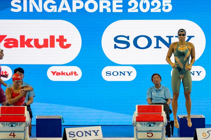 Anna Elendt springt sich vor ihrem WM-Start noch einmal warm