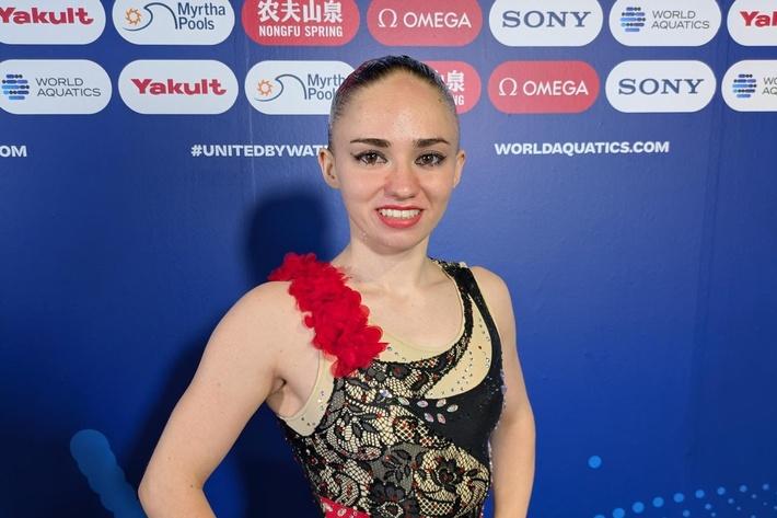 Klara Bleyer posiert nach ihrem Vorkampf im WM-Solo