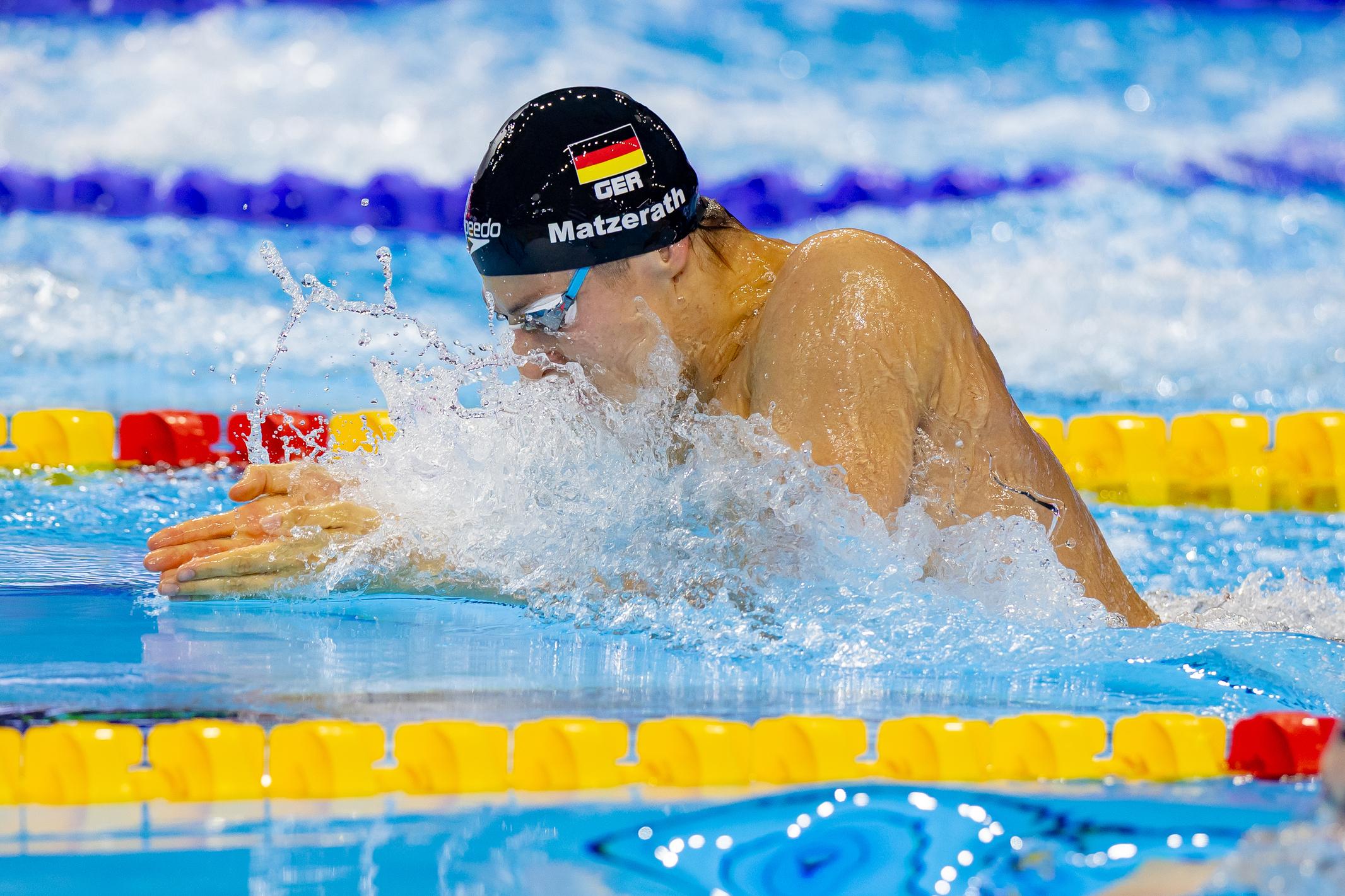 Lucas Matzerath schwimmt Brust